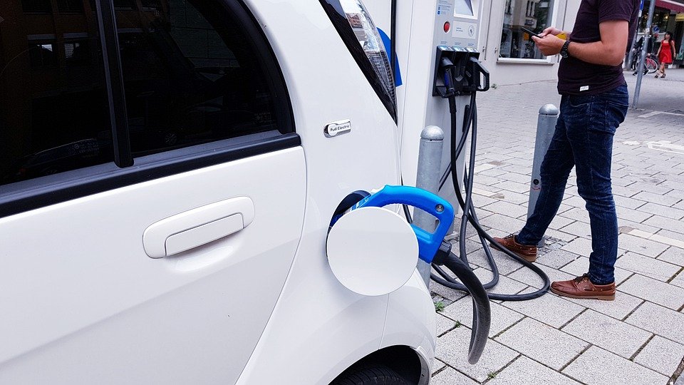 elektroauto dobíjecí stanice