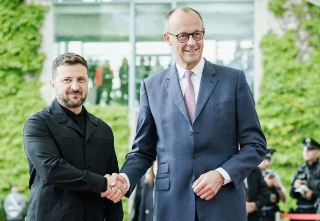 politici podání rukou