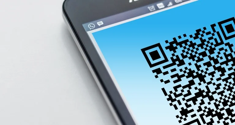 Mobilní telefon, QR kód. Foto: Pixabay