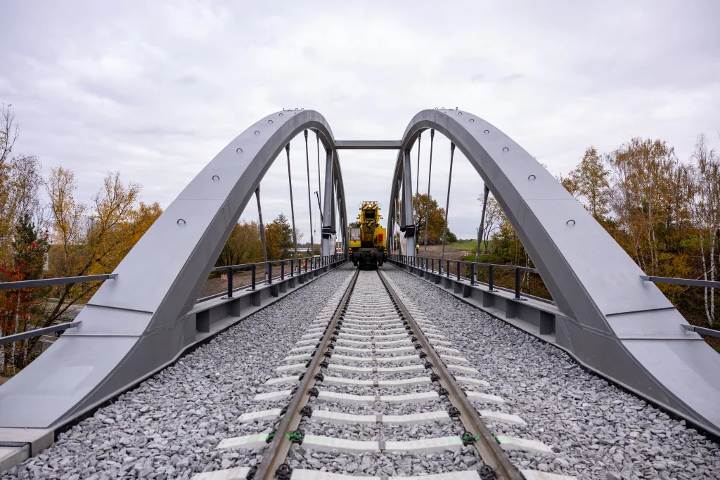 Most nad dálnicí D10 v trase Brandýs nad Labem, Čelákovice, Neratovice. Foto: VINCI Construction CS