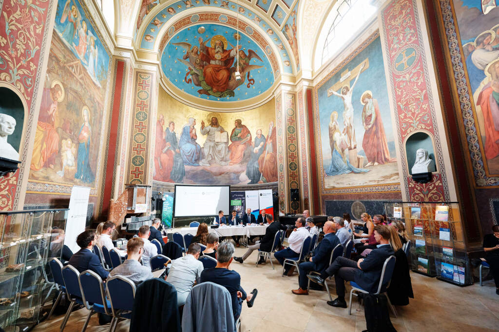 Konference, kaple