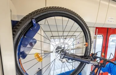 Bicykl, vlak. Foto: České dráhy
