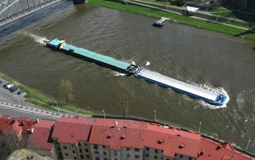 řeka loď