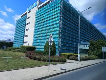 Parkoviště, budova