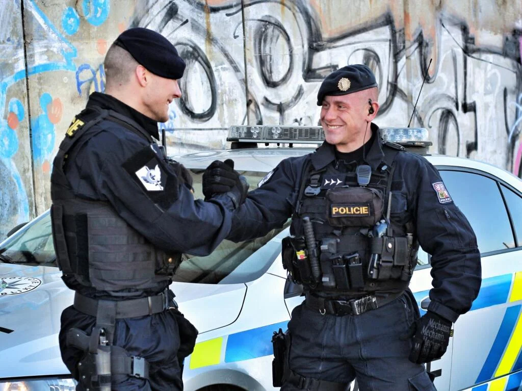 policisté handshake