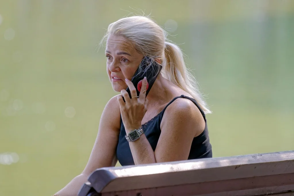 žena telefonuje