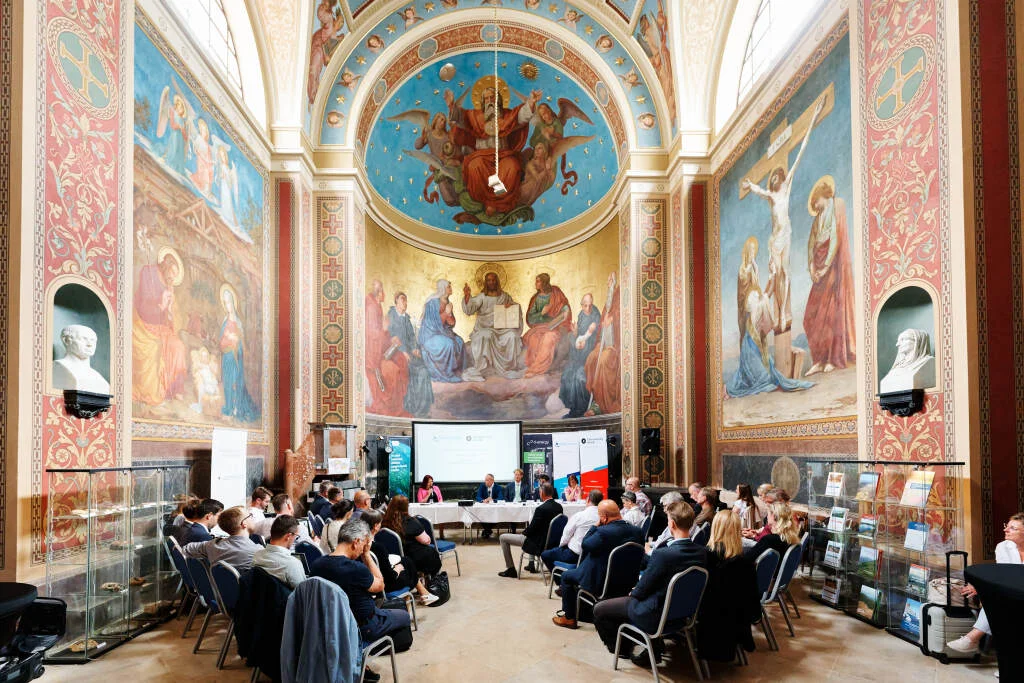 Kaple, auditorium