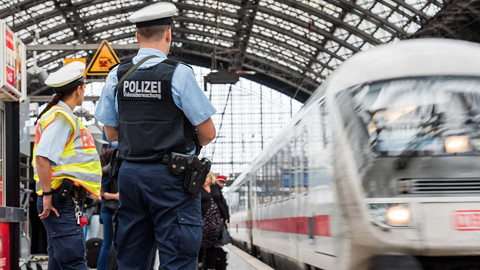 policista nádraží