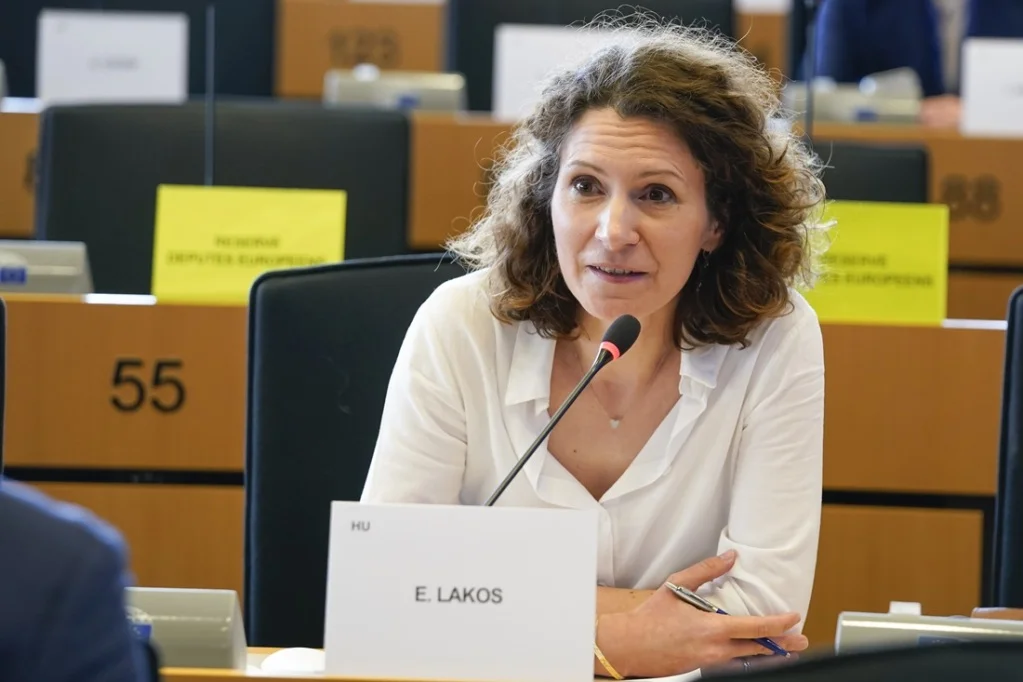 Eszter Lakosová