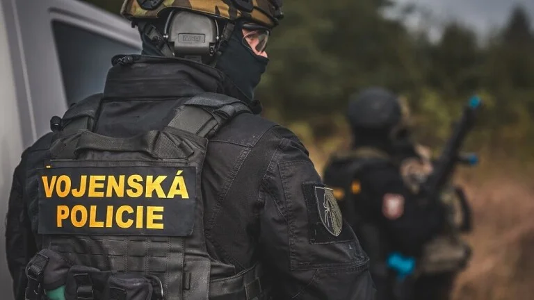 voják policie