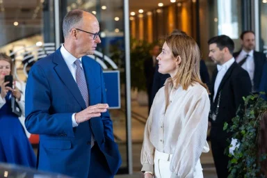 německý kancléř Friedrich Merz a předsedkyně Evropského parlamentu Roberta Metsolová