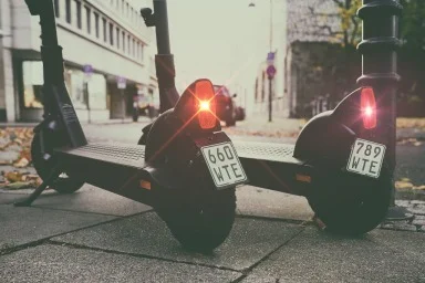 dvě elektrokoloběžky