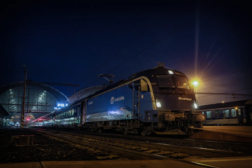 Vlak, railjet
