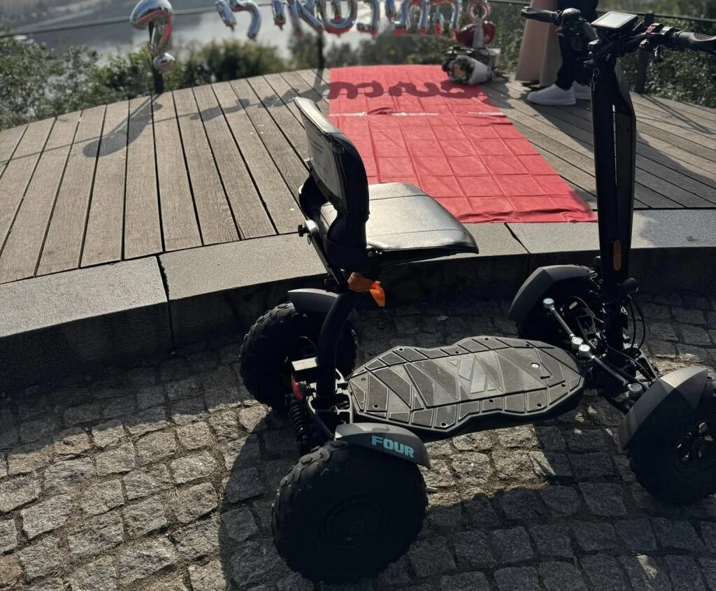 Koloběžky zmizí z ulic, a je tady další problém: Elektrické skútry