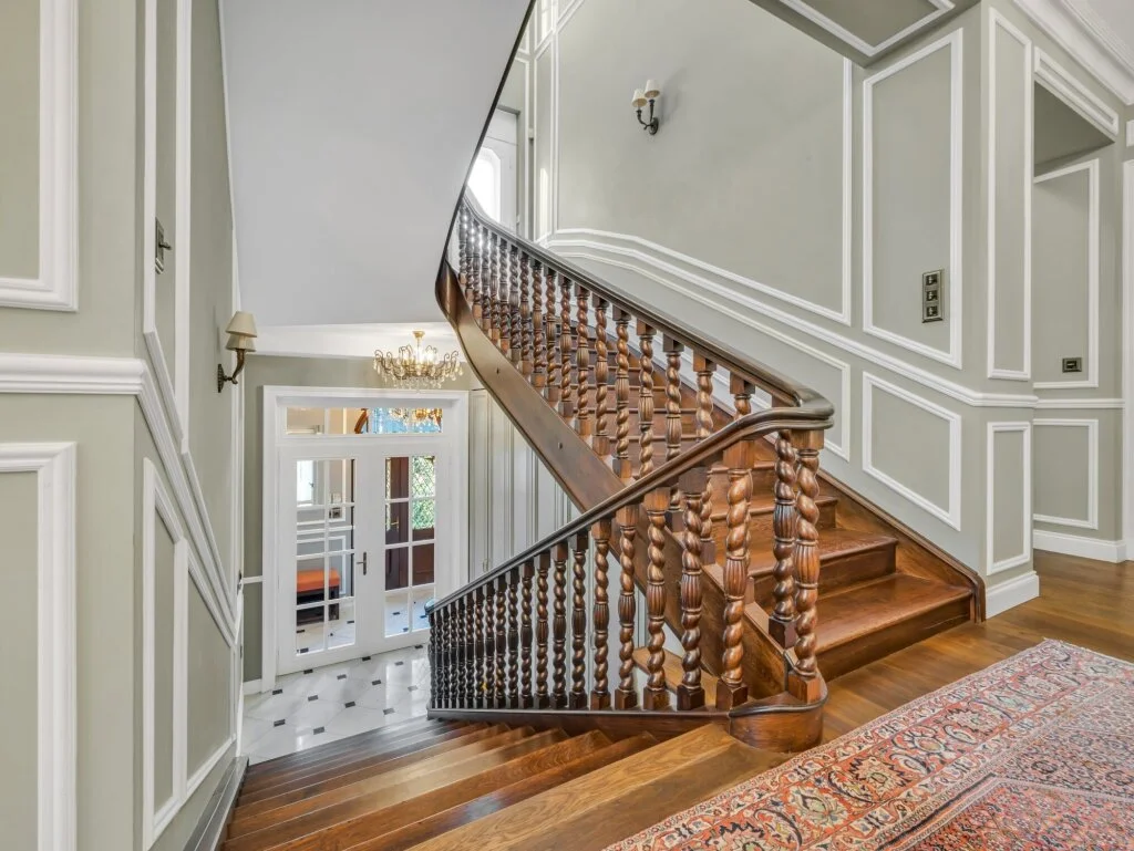 vila luxus schodiště