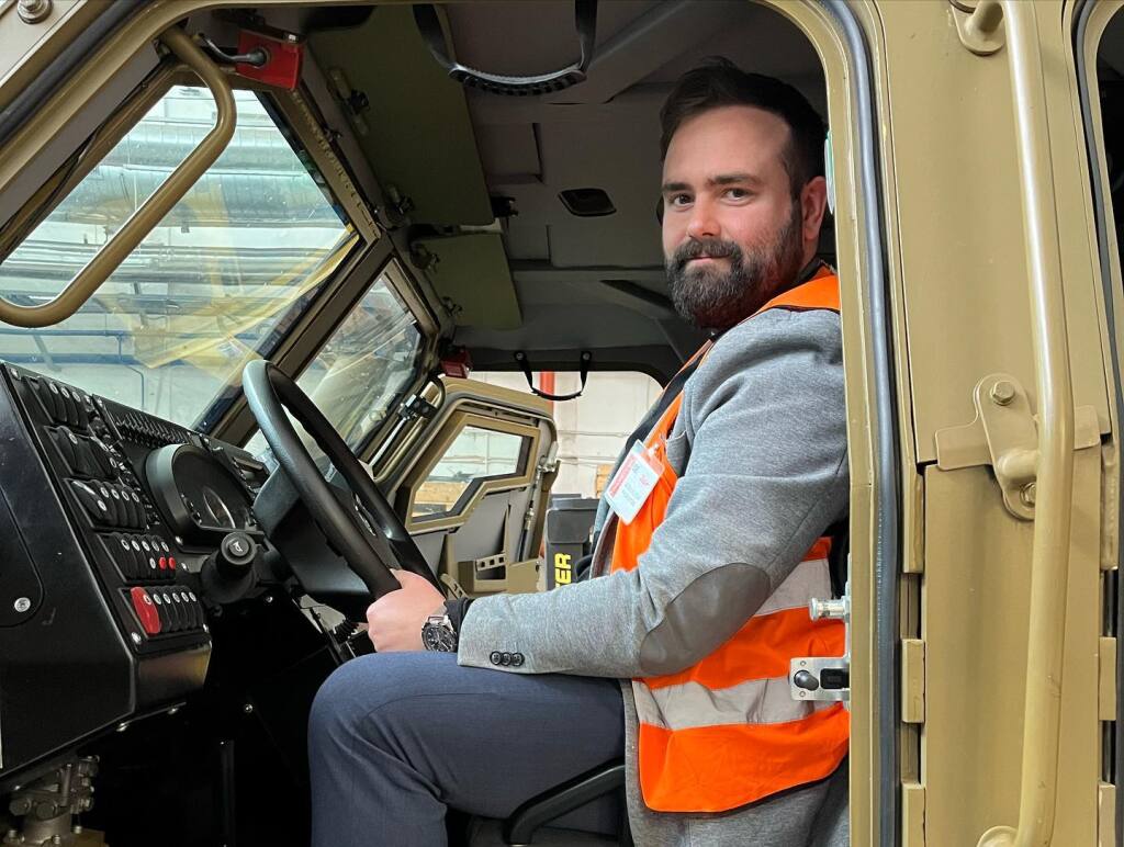 poslanec armáda vůz