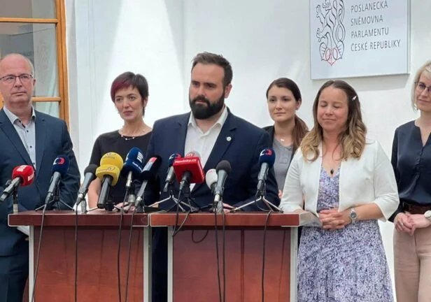 poslanec Flek tisková konference