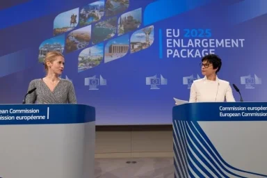 šéfka unijní diplomacie Kaja Kallasová a evropská komisařka pro rozšíření EU Marta Kosová