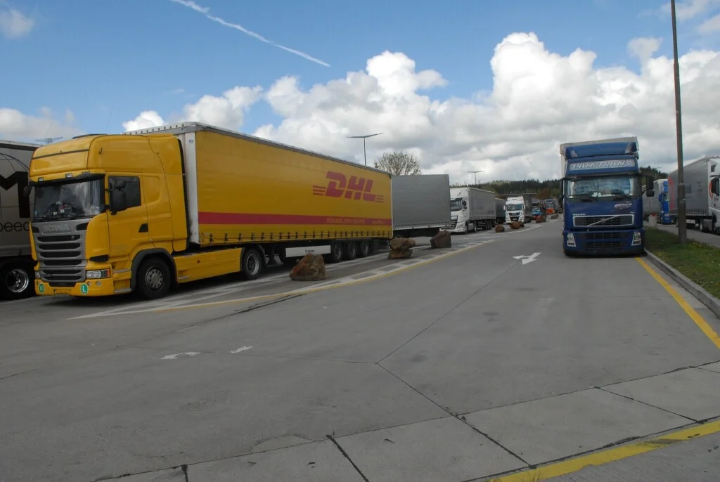 Hazard na dálnicích. Nedostatek parkování pro kamiony ohrožuje životy