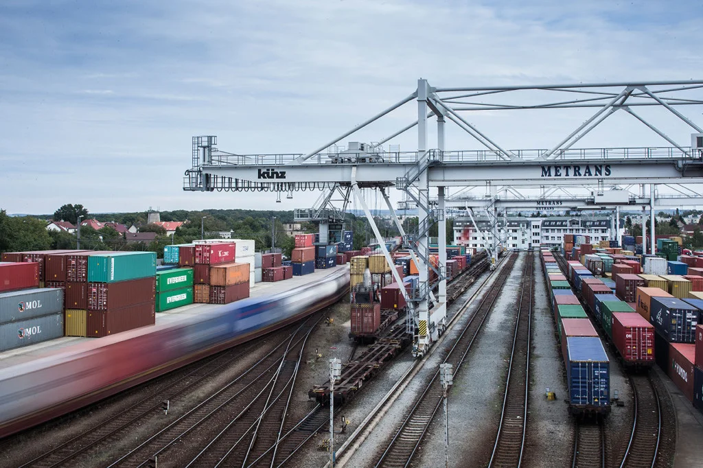 železniční doprava terminál