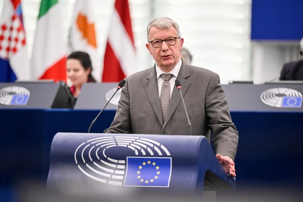 evropský poslanec Fernand Kartheiser