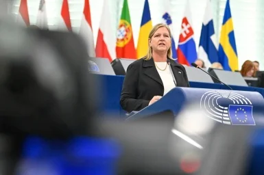 evropská poslankyně Karin Karlsbroová