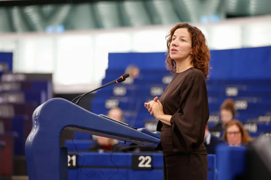 evropská komisařka pro sociální práva a dovednosti Roxana Mînzatuová