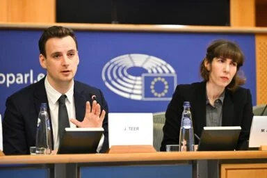 Joris Teer a Mona Paulsenová