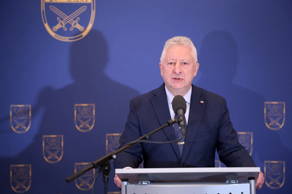 Čistka na obraně: Končí mluvčí i podpora muniční iniciativy? Akční je i Metnar