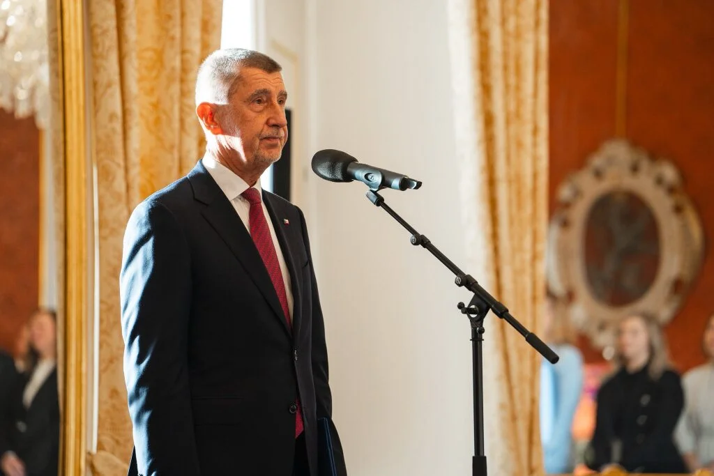 Vysoká funkce pro Macinku i generála Zůnu. Babišova vláda se ujímá úřadu