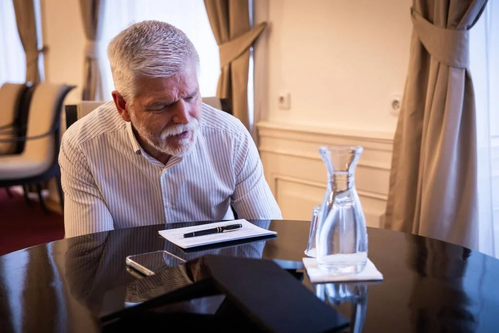 Naděje, vztahy i Betlémské světlo. Co politici popřáli Čechům k Vánocům?