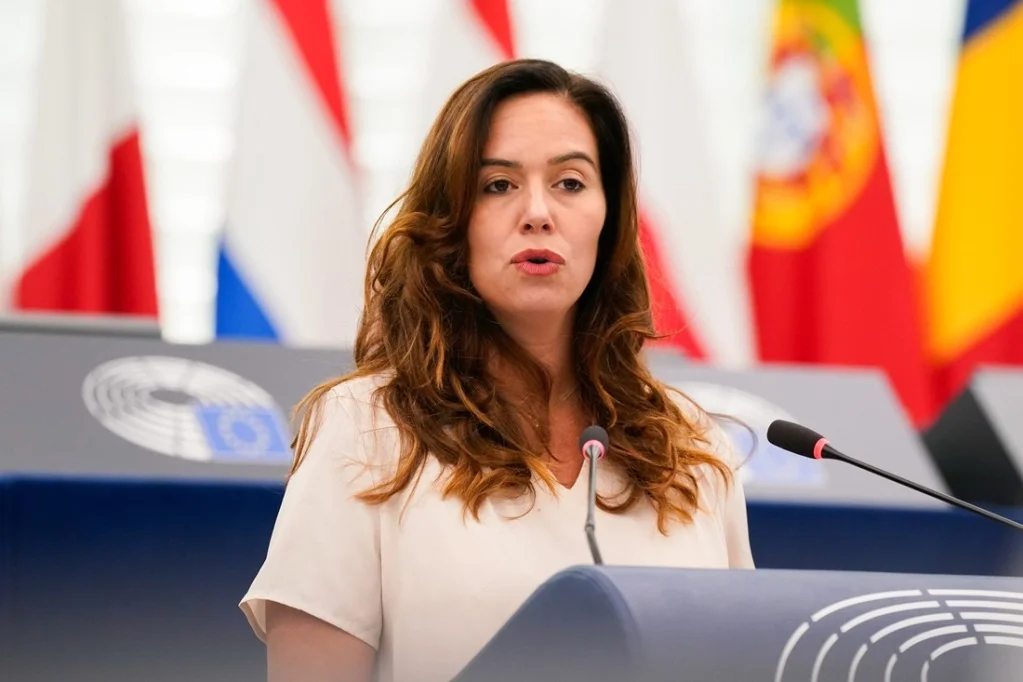 evropská poslankyně Sarah Knafo