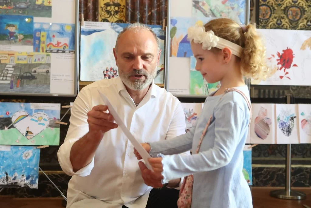 politik filantrop dítě