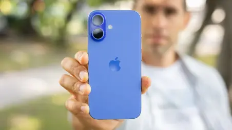 Apple iPhone 16