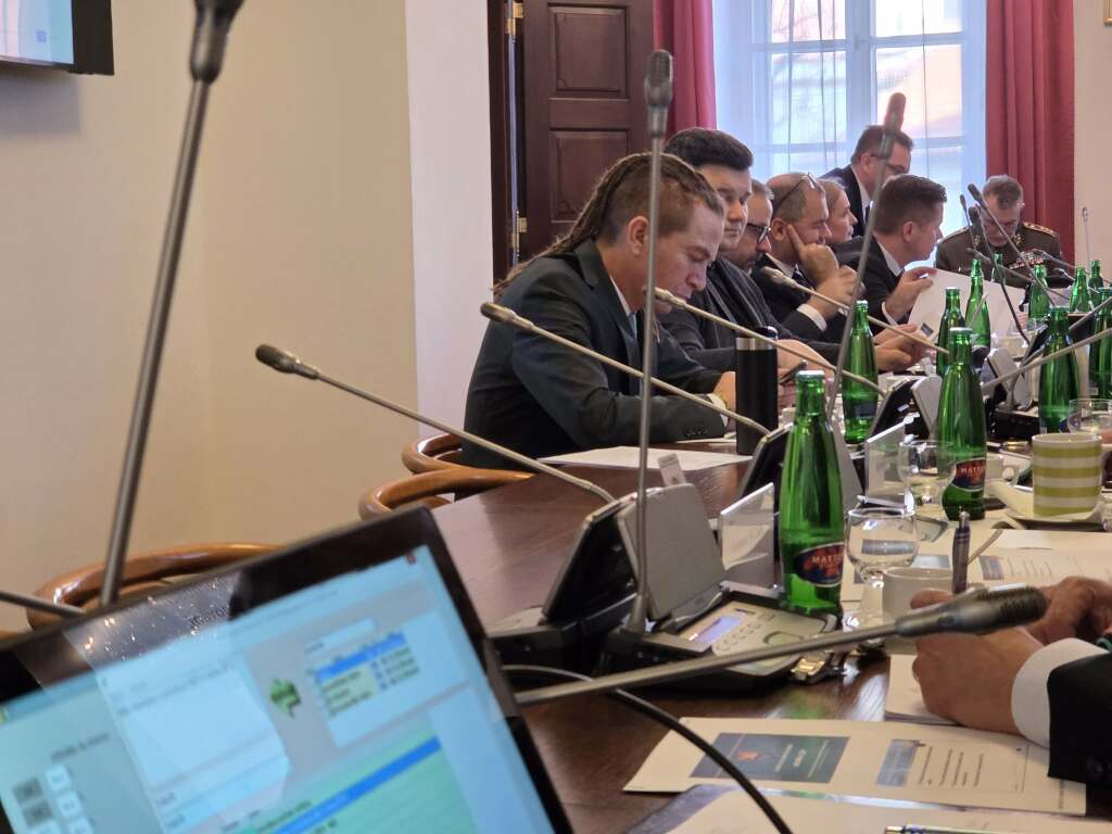 Bartoš neuspěl s usnesením o Grónsku. Opozice to zkusí jinde