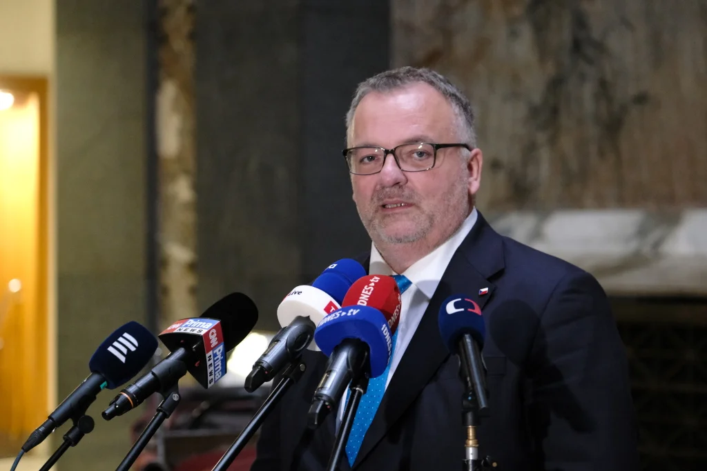 Vybruslí na tenký led. Ministr Bednárik se pustí do zeštíhlování státních firem