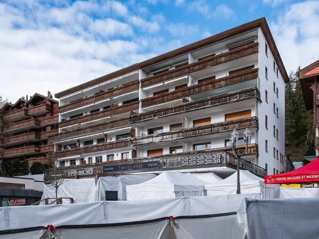 Jsou bary a kluby v Česku bezpečné? Stát chystá reakci na tragický požár ve Švýcarsku