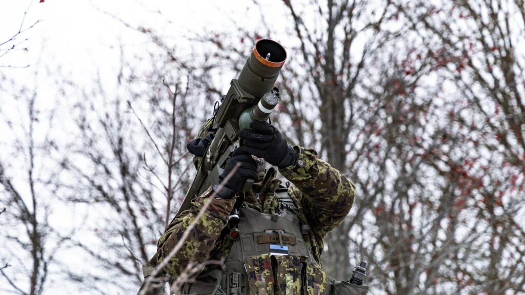 voják ruční zbraň