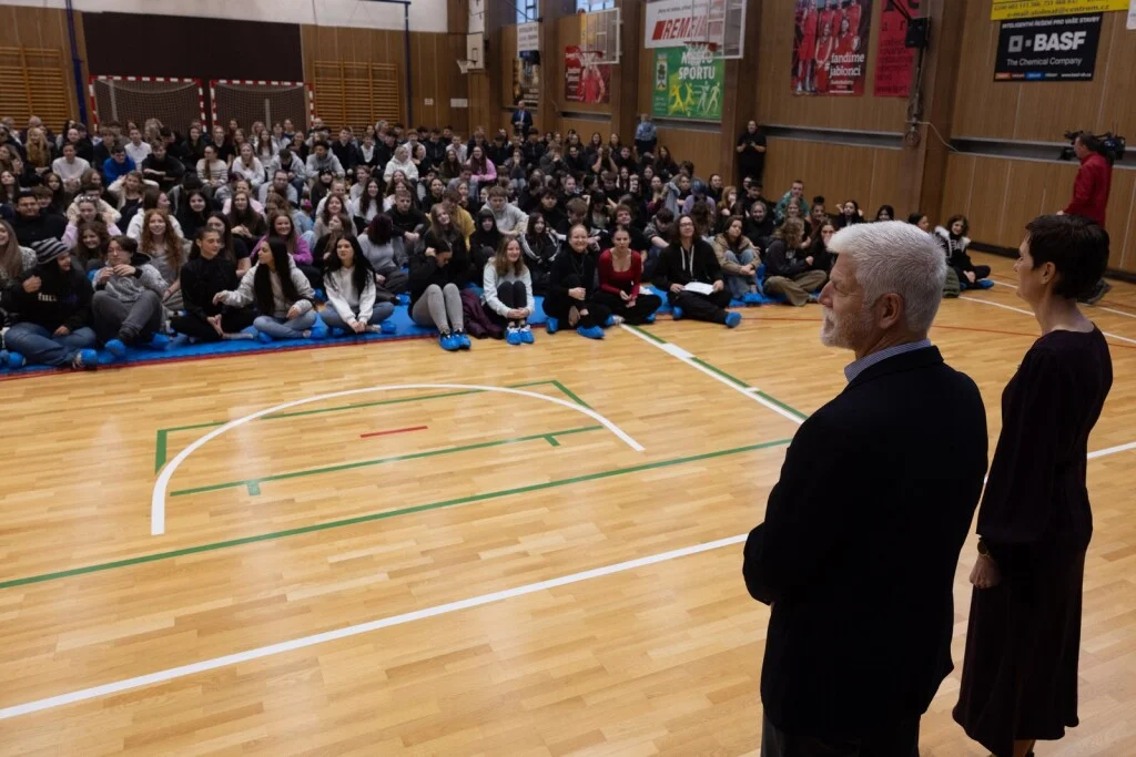 Trump se chová jako arabský obchodník. Popsal prezident Pavel studentům