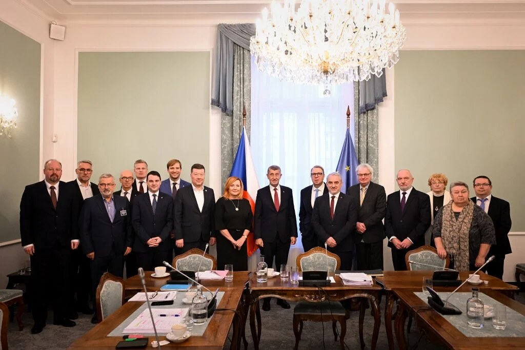 Kolik dostanou učitelé, doktoři nebo úředníci přidáno? Schillerová se dohodla s odbory