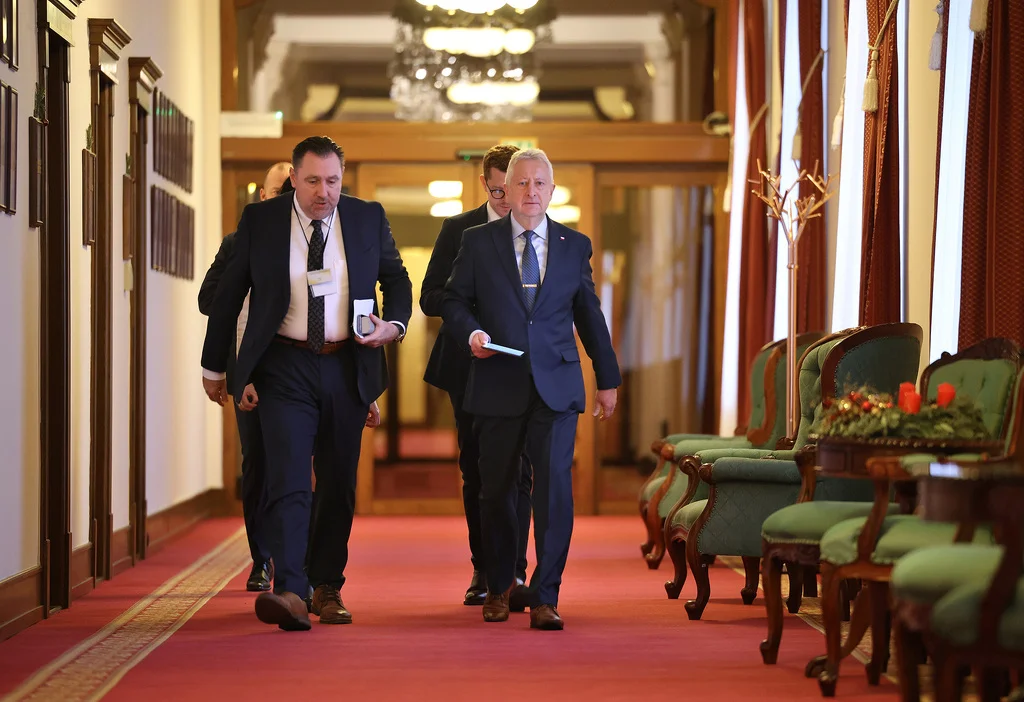 ministr spolupracovníci