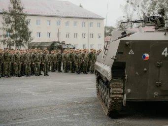 vojáci těžká technika