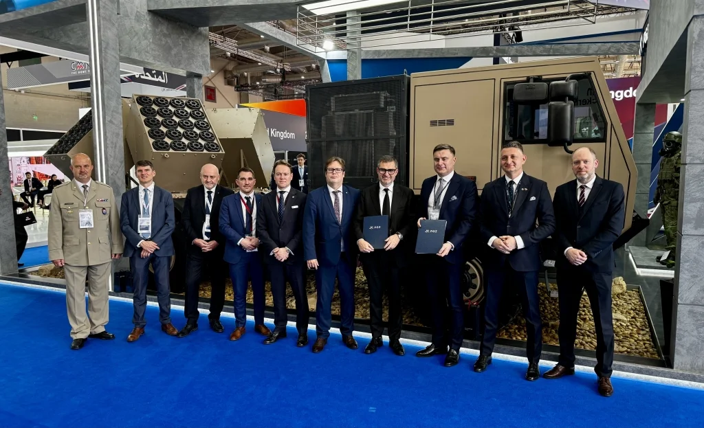 manažeři podpis smlouvy