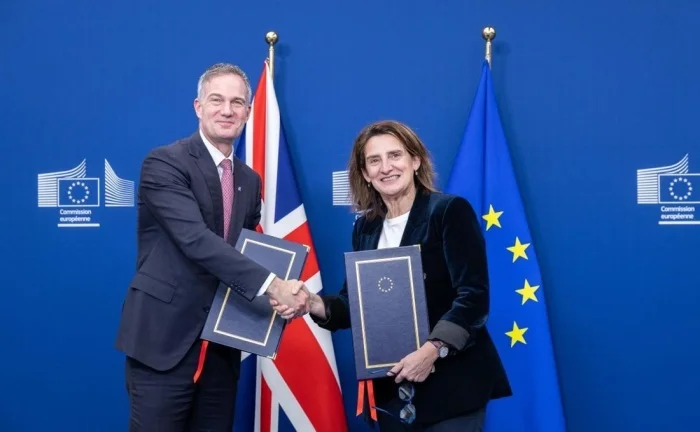 Peter Kyle a Teresa Riberová