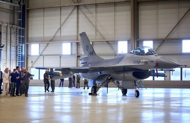 stíhačka prezident předání