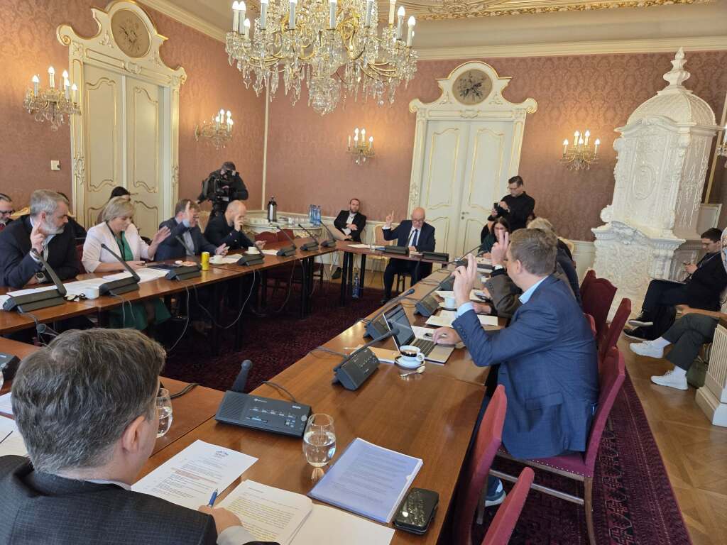 senátoři hlasování