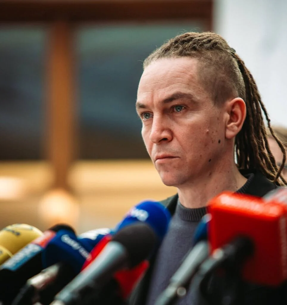 politik dready mikrofony