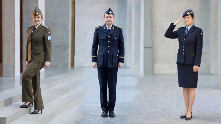 armáda nové uniformy