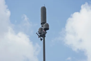 vojáci cvičení anténa