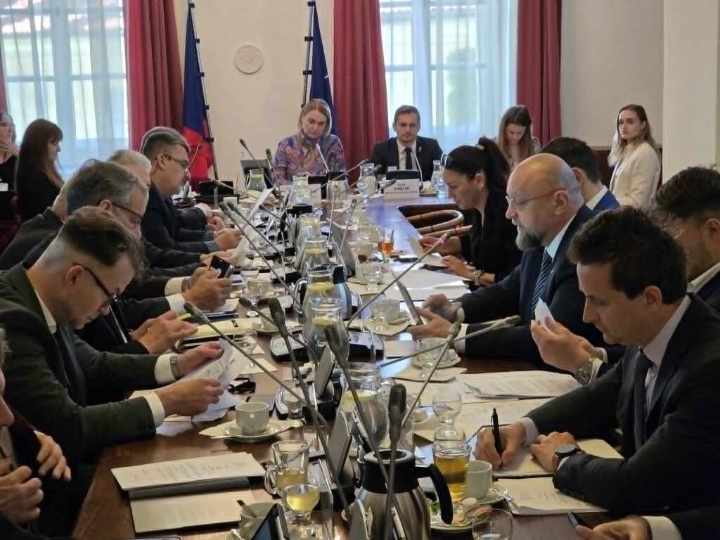 poslanci umělá inteligence